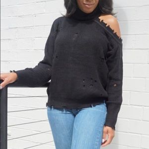 Elan Distressed black sweater